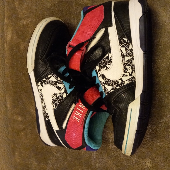 Nike (6) - Picture 4 of 10